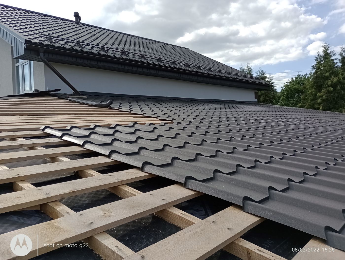 The old metal roof was replaced with a new one.